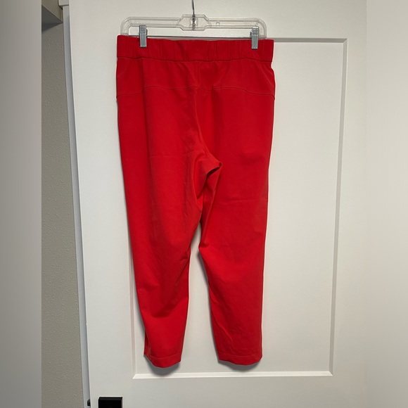 lululemon athletica Red Cropped Pants - Picture 4 of 6